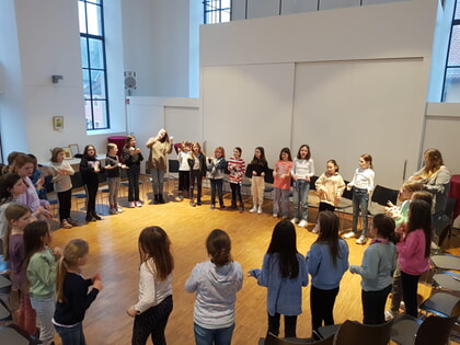 Beim Singen "Mein Gott ist höher als die Berge"